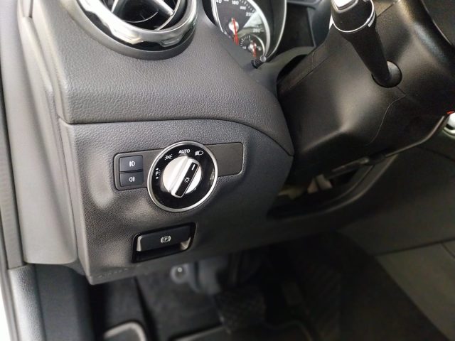 MERCEDES-BENZ GLA 200 usata, con Regolazione elettrica sedili