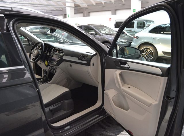 VOLKSWAGEN Tiguan usata, con Airbag laterali