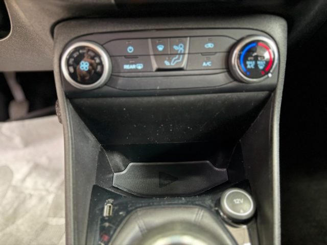 FORD Fiesta usata, con Bluetooth