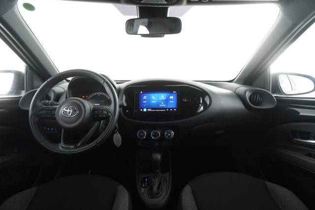 TOYOTA Aygo X usata 8