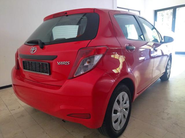 TOYOTA Yaris usata, con Autoradio