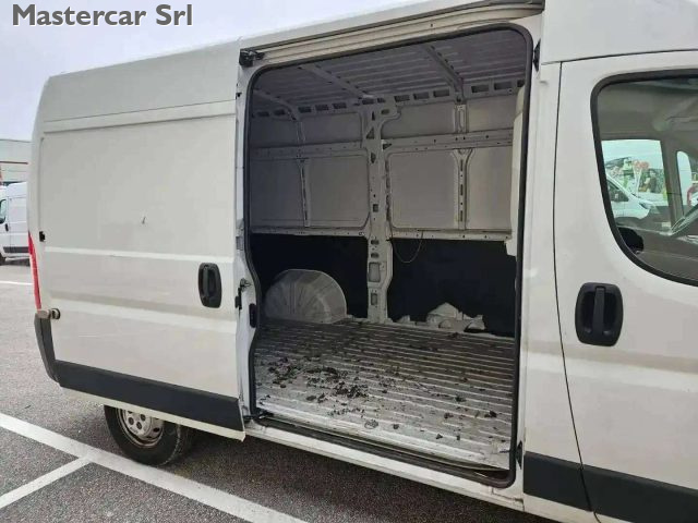 PEUGEOT Boxer usata, con USB