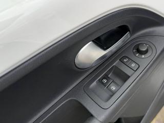 VOLKSWAGEN up! usata, con Fari LED
