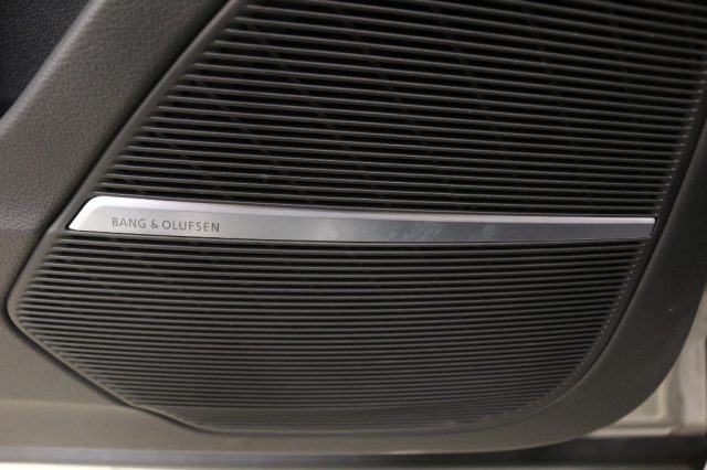 AUDI Q8 usata, con Autoradio digitale