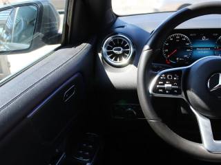 MERCEDES-BENZ GLB 200 usata, con Servosterzo