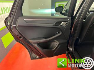 PORSCHE Macan usata, con Park Distance Control