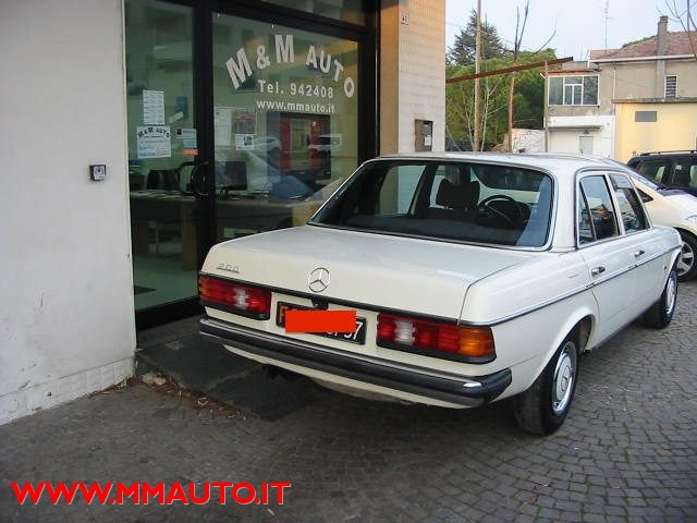 MERCEDES-BENZ 200 usata 8