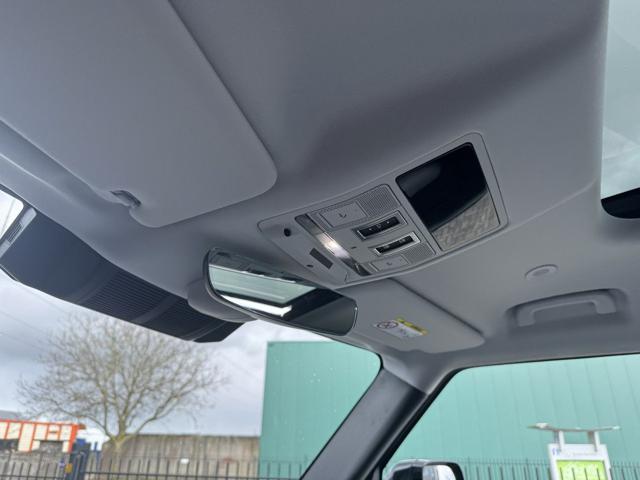 LAND ROVER Defender usata, con USB