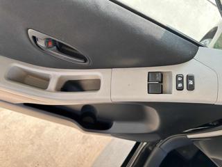 TOYOTA Yaris usata 41