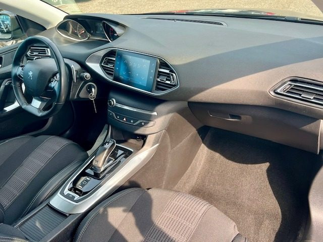 PEUGEOT 308 usata, con USB