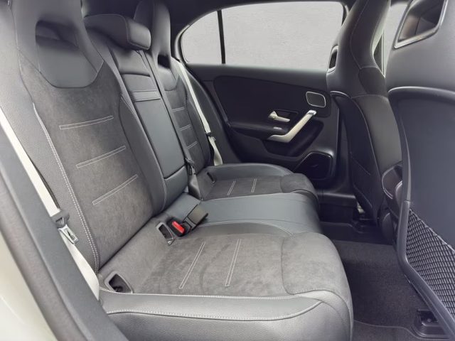 MERCEDES-BENZ A 180 usata, con Sedili riscaldati