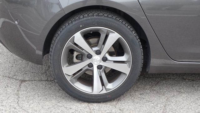 PEUGEOT 308 usata, con Volante in pelle