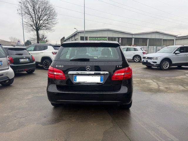 MERCEDES-BENZ B 180 usata, con Alzacristalli elettrici