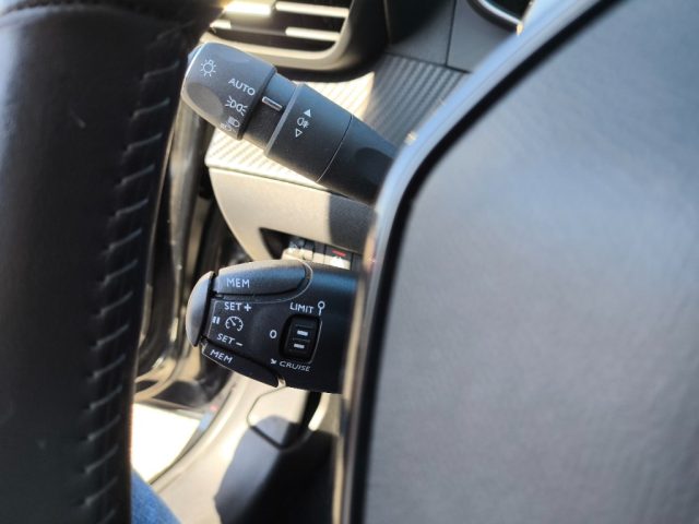 PEUGEOT 208 usata 9