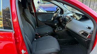 LANCIA Ypsilon usata, con USB