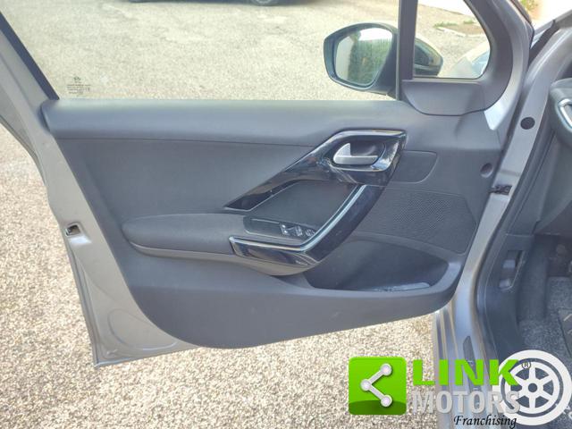 PEUGEOT 208 usata, con Airbag testa