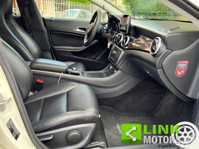MERCEDES-BENZ CLA 180 usata, con Leve al volante