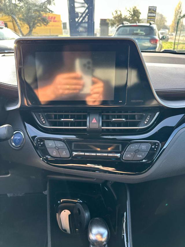 TOYOTA C-HR usata, con USB