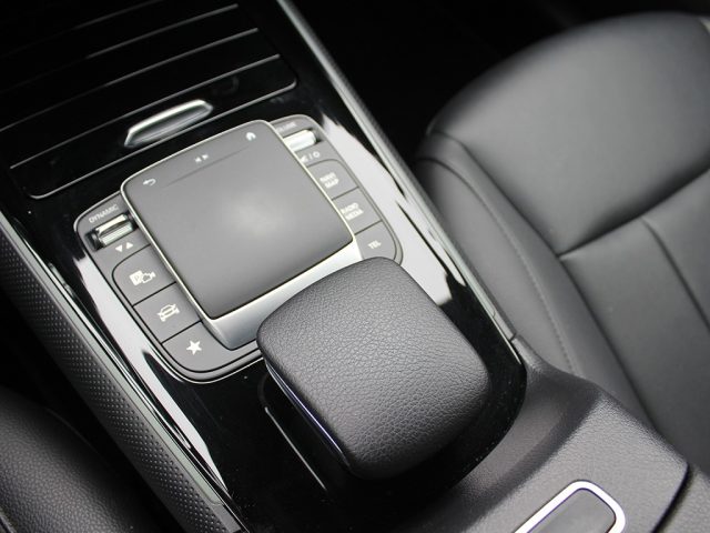 MERCEDES-BENZ GLB 180 usata, con MP3