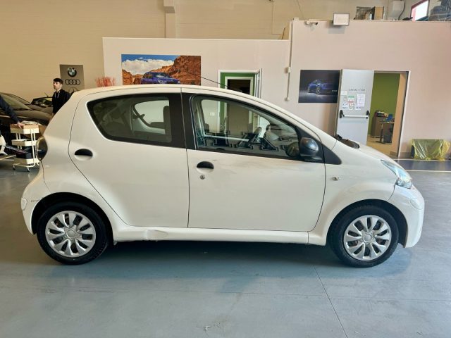 TOYOTA Aygo usata, con Autoradio