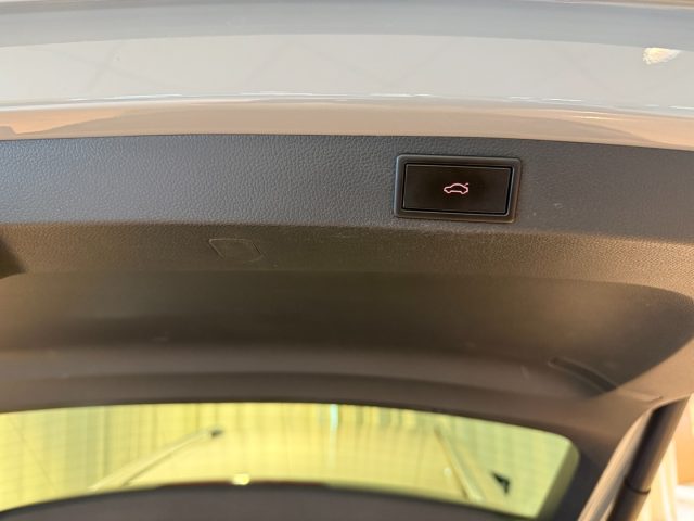 SKODA Karoq usata, con Boardcomputer