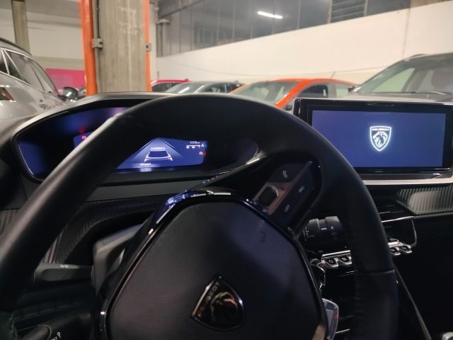 PEUGEOT 2008 usata, con Sensore di luce