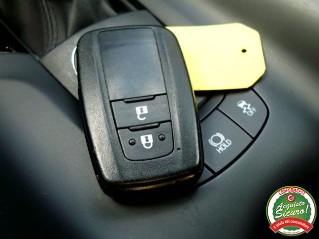 TOYOTA C-HR usata, con USB