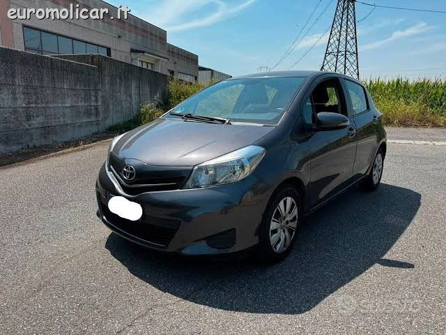 TOYOTA Yaris usata, con ABS