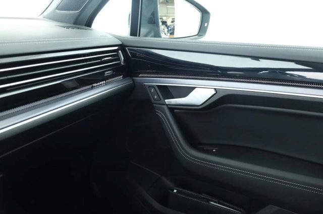 VOLKSWAGEN Touareg usata, con Park Distance Control
