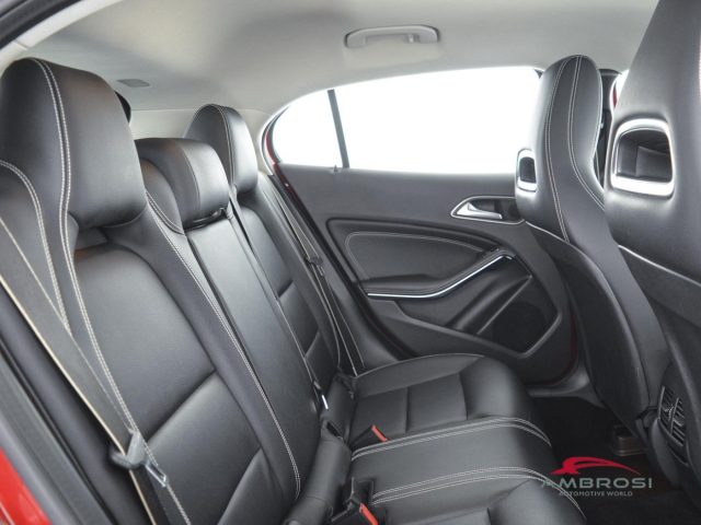 MERCEDES-BENZ GLA 200 usata 10