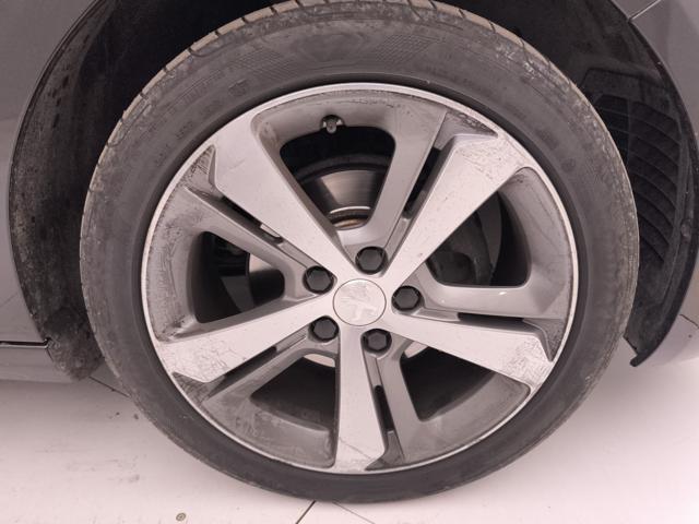 PEUGEOT 308 usata, con Volante multifunzione