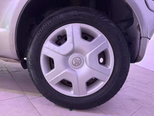 TOYOTA Yaris usata 14