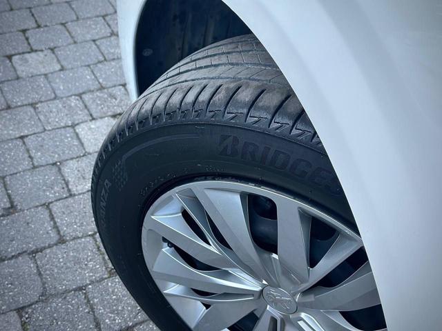 PEUGEOT 208 usata, con USB