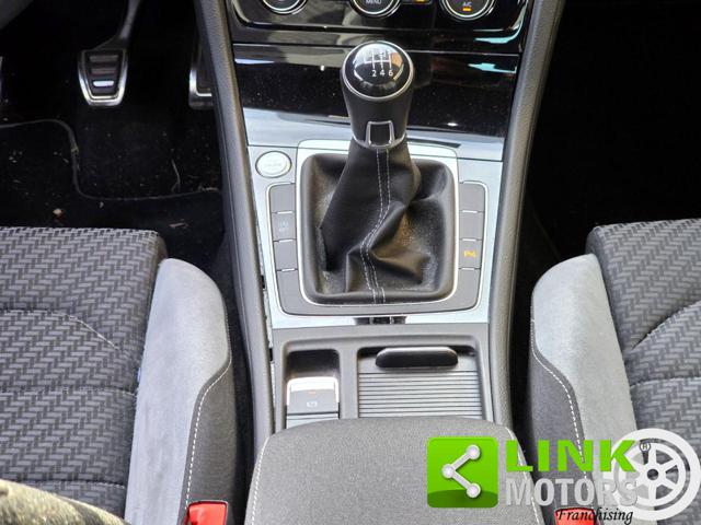 VOLKSWAGEN Golf usata, con USB