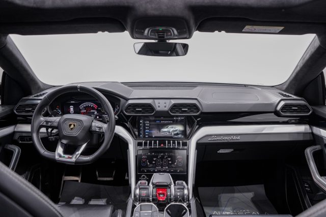 LAMBORGHINI Urus usata 26