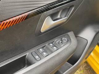 PEUGEOT 208 usata, con Autoradio