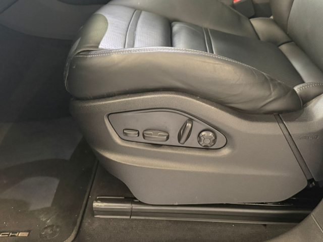 PORSCHE Cayenne usata, con Telecamera per parcheggio assistito