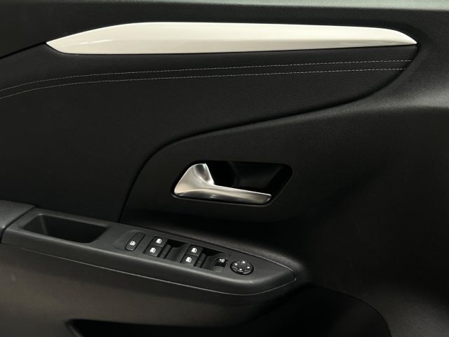 OPEL Corsa usata, con USB