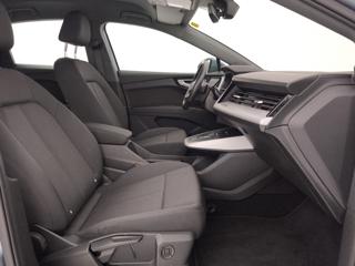 AUDI Q4 e-tron usata, con Sensori di parcheggio anteriori