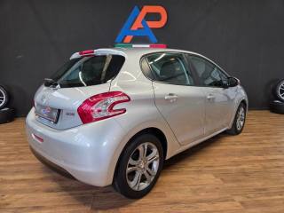 PEUGEOT 208 usata, con Autoradio