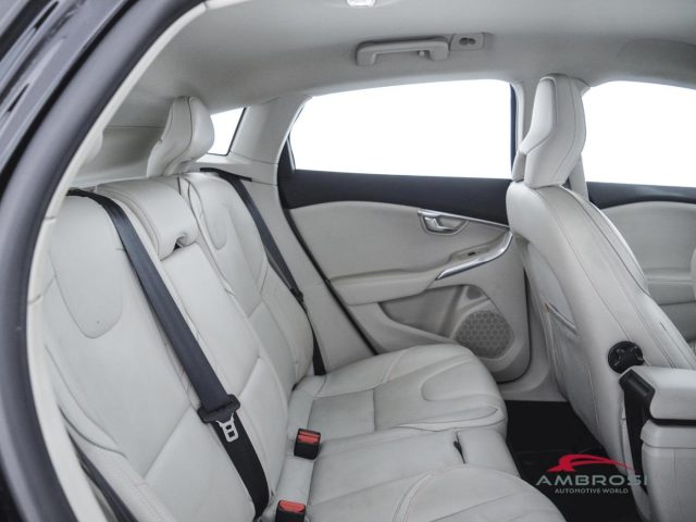 VOLVO V40 Cross Country usata 10