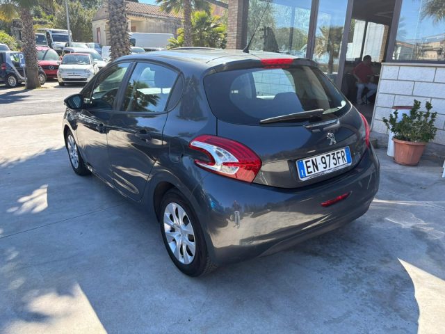 PEUGEOT 208 usata, con Autoradio