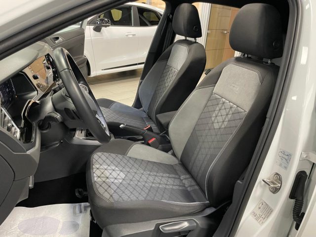 VOLKSWAGEN Taigo usata, con Touch screen