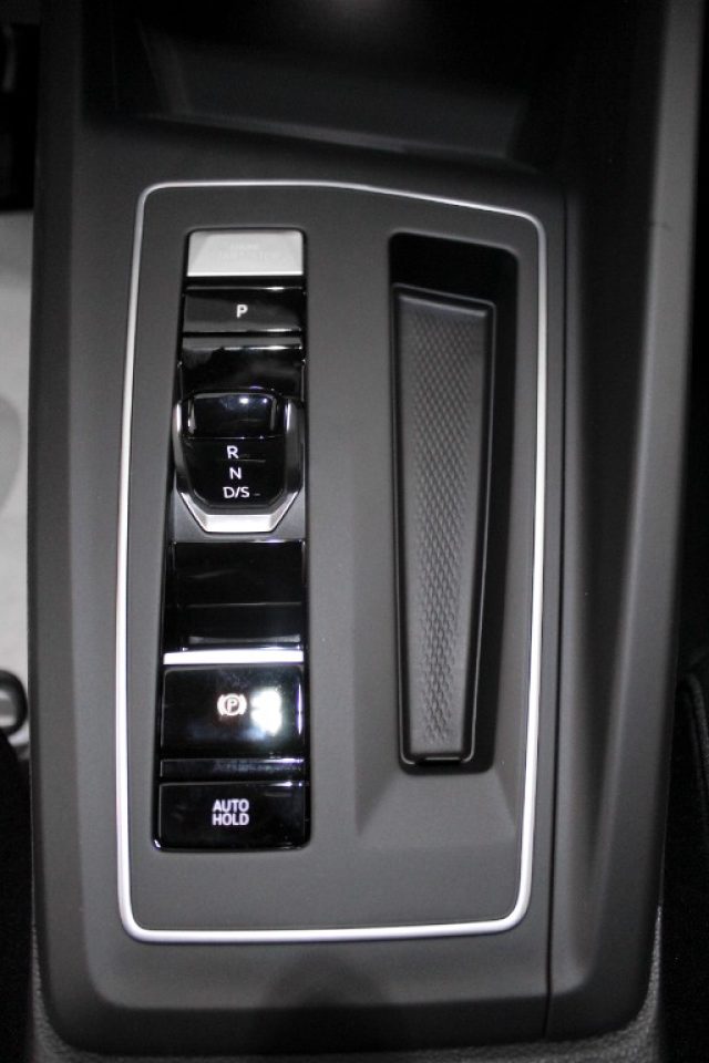 VOLKSWAGEN Golf usata, con ESP
