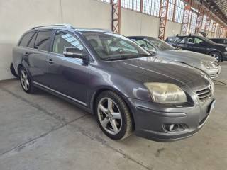 TOYOTA Avensis usata, con Airbag laterali
