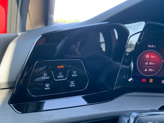 VOLKSWAGEN Golf usata, con Touch screen