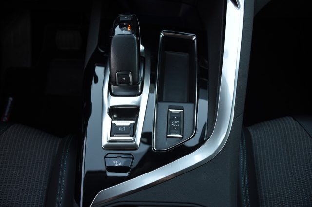 PEUGEOT 3008 usata, con Sistema di navigazione