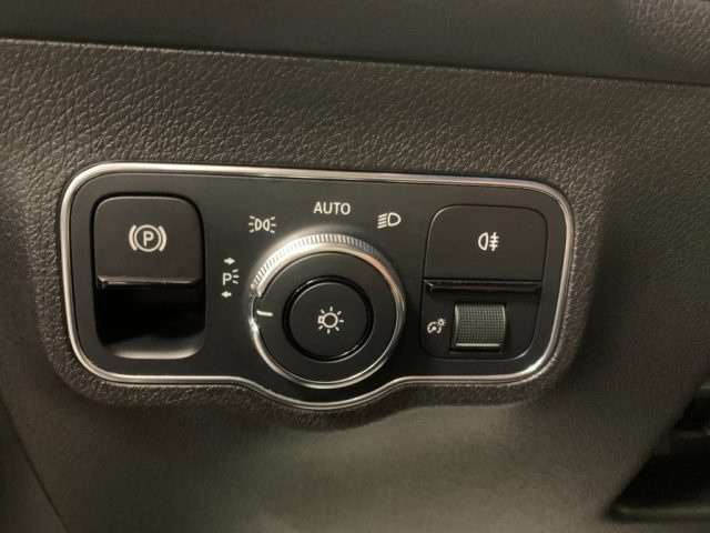 MERCEDES-BENZ GLB 200 usata, con Touch screen