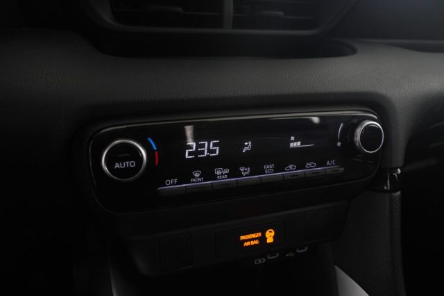 TOYOTA Yaris usata 8