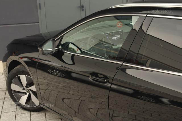 VOLKSWAGEN Passat usata, con Specchietti laterali elettrici